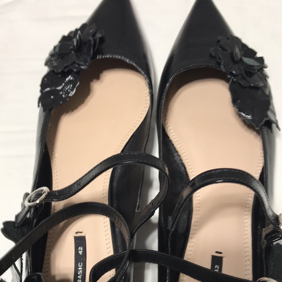Zara Basic flower adorned pointy toe leather flats. NWOT - Picture 4 of 6